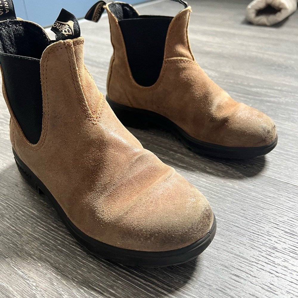 Blundstone Tan and Black Suede Boots